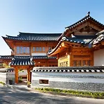 Iriru Luxury Hanok Stay - Eunpyung Hanok Village