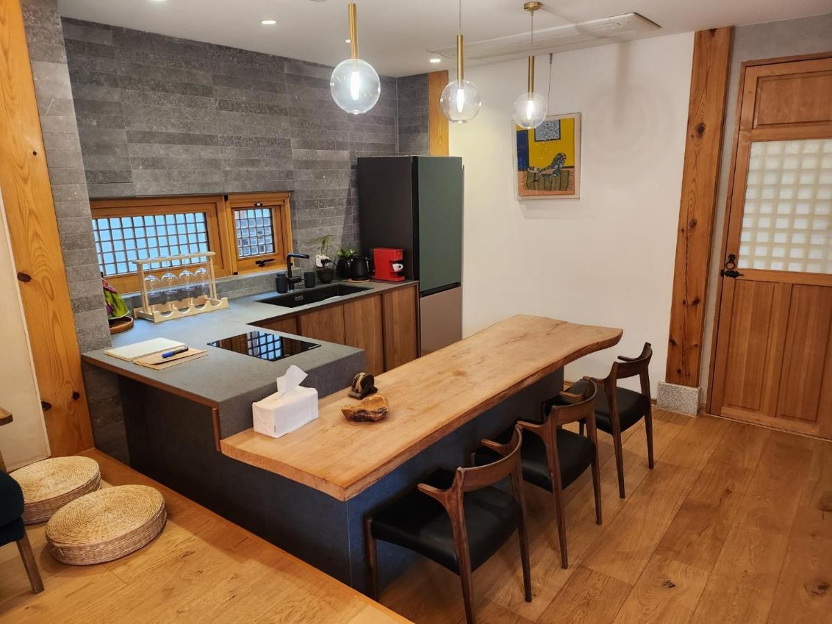 Iriru Luxury Hanok - Eunpyung Hanok Village Holiday home *