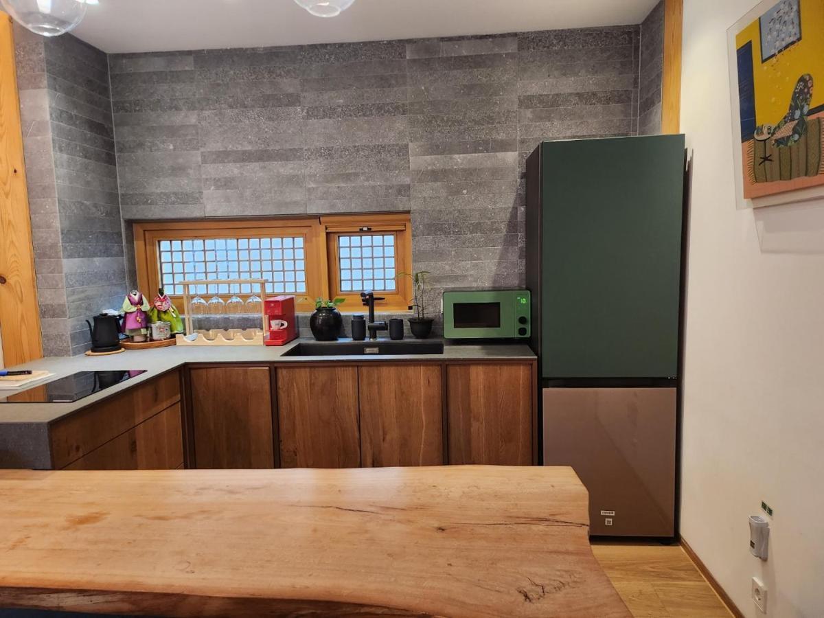 Iriru Luxury Hanok - Eunpyung Hanok Village Seoul