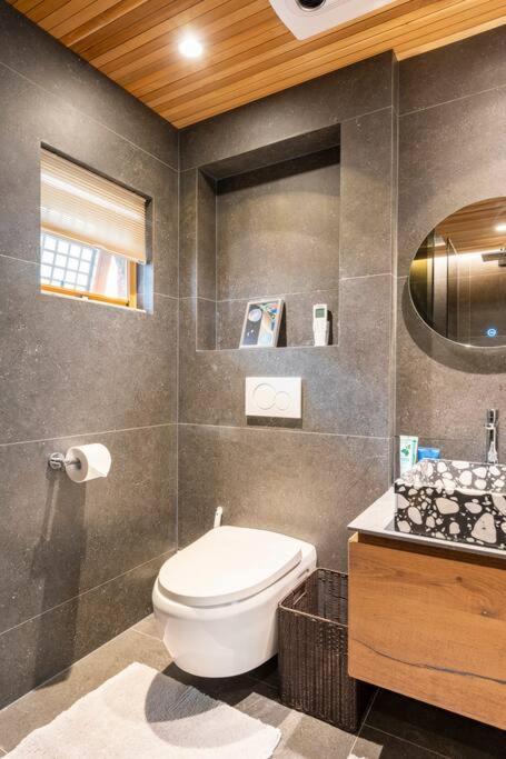 Holiday home Iriru Luxury Hanok - Eunpyung Hanok Village *