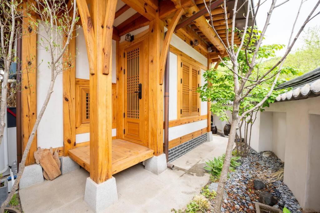 Iriru Luxury Hanok - Eunpyung Hanok Village Holiday home *