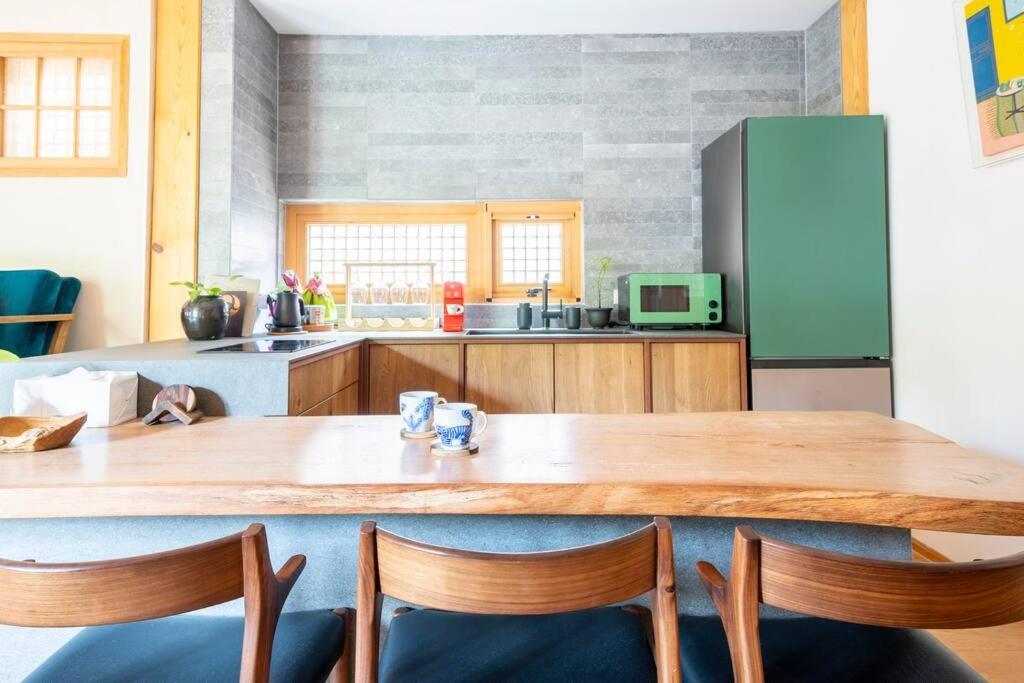 Iriru Luxury Hanok - Eunpyung Hanok Village Holiday home Seoul